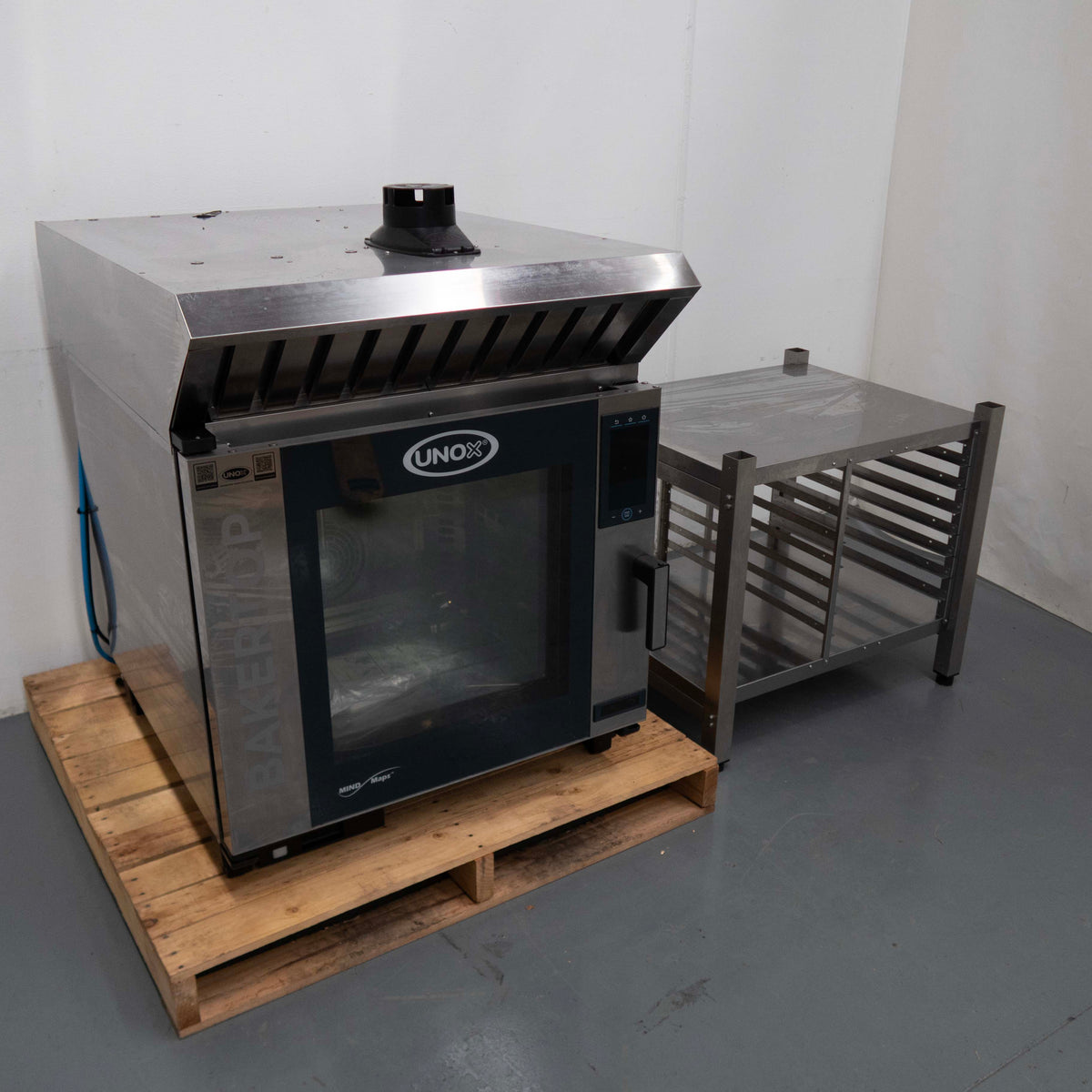 Unox XEBC-06EU-EPRM Combi Oven With Stand and Exhaust Hood