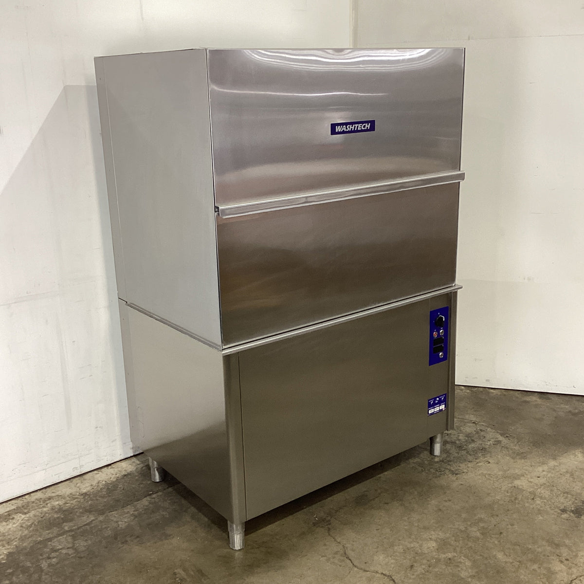 Washtech PW2 Front Loading Warewasher