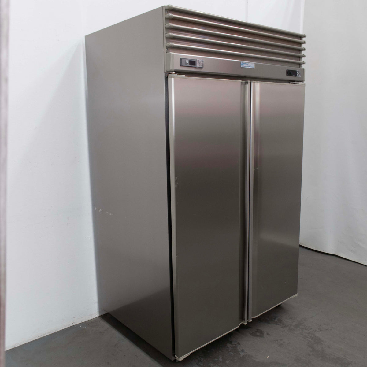 Artisan M1722 Upright Fridge/Freezer