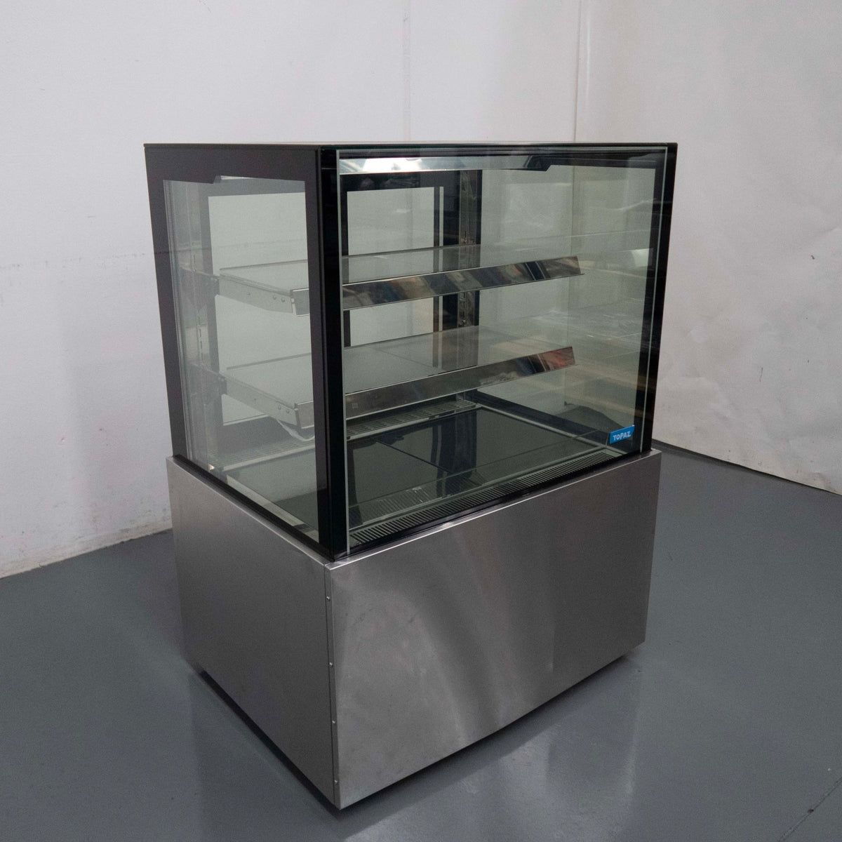 Topaz HTG9 Cake Display - Whisk Hospitality - 895284
