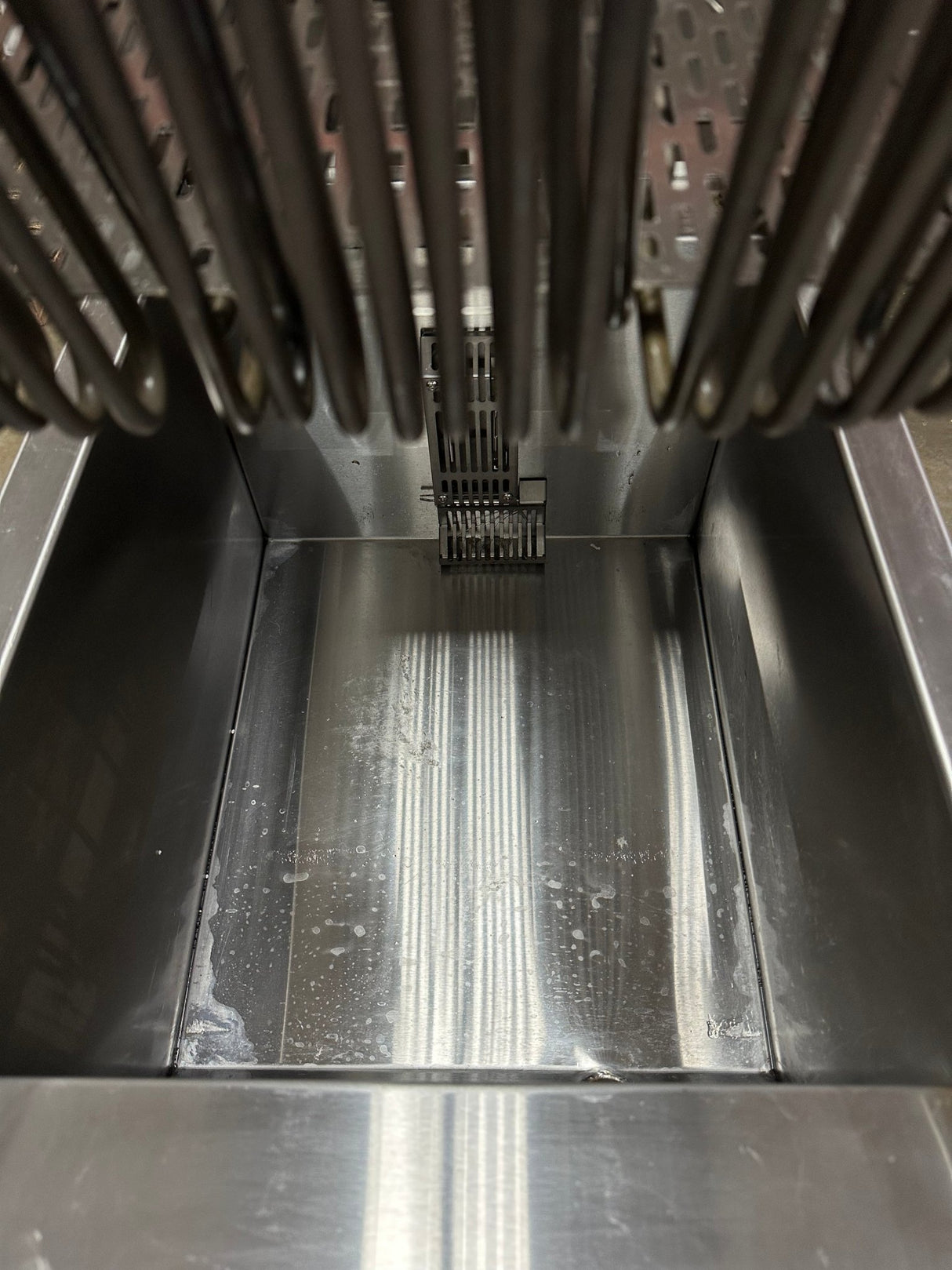 Austheat AF812 Single Pan Fryer - Whisk Hospitality - 3PA-1907-CL-AF812-846