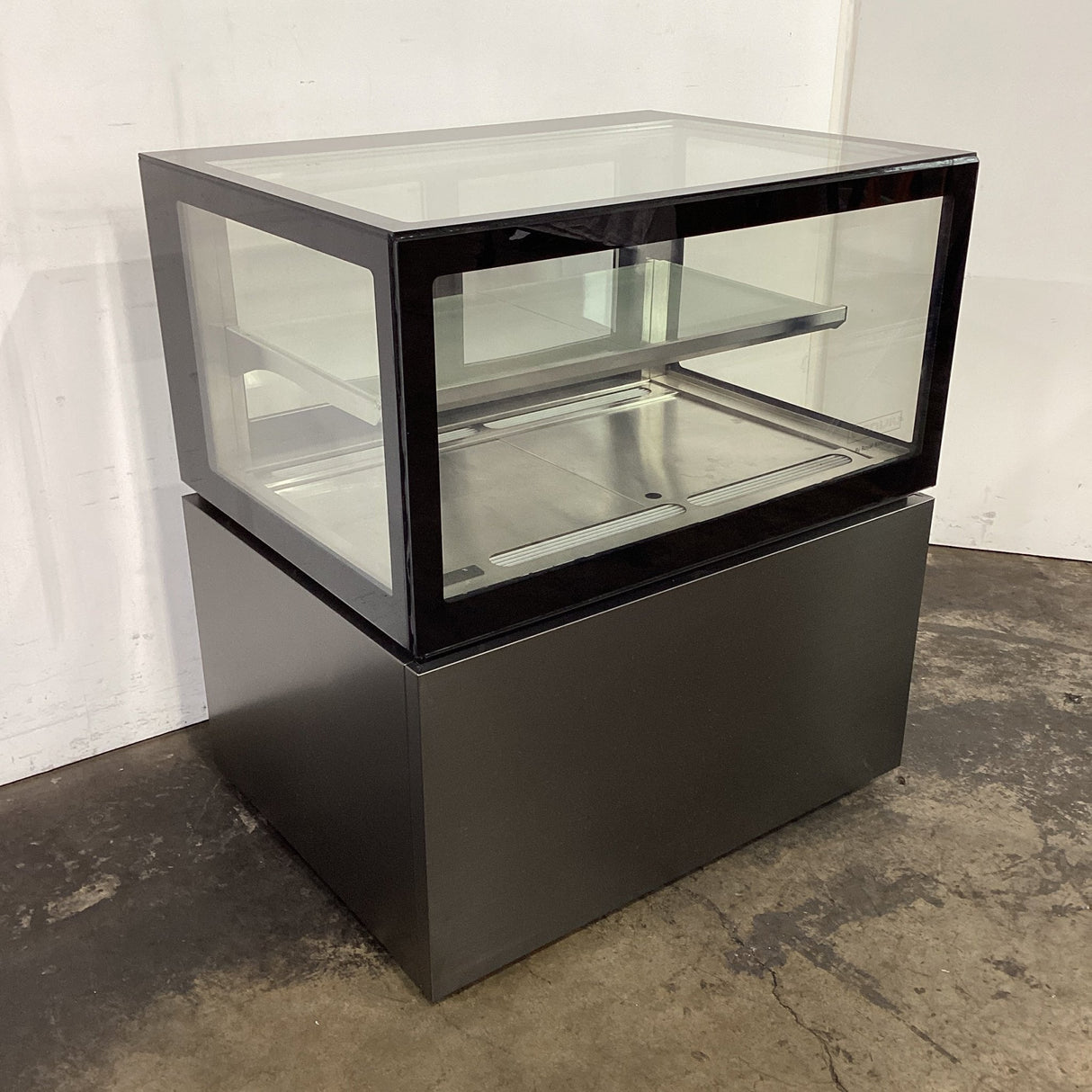 Anvil NSDJ2730 Cake Display - Whisk Hospitality - 833739