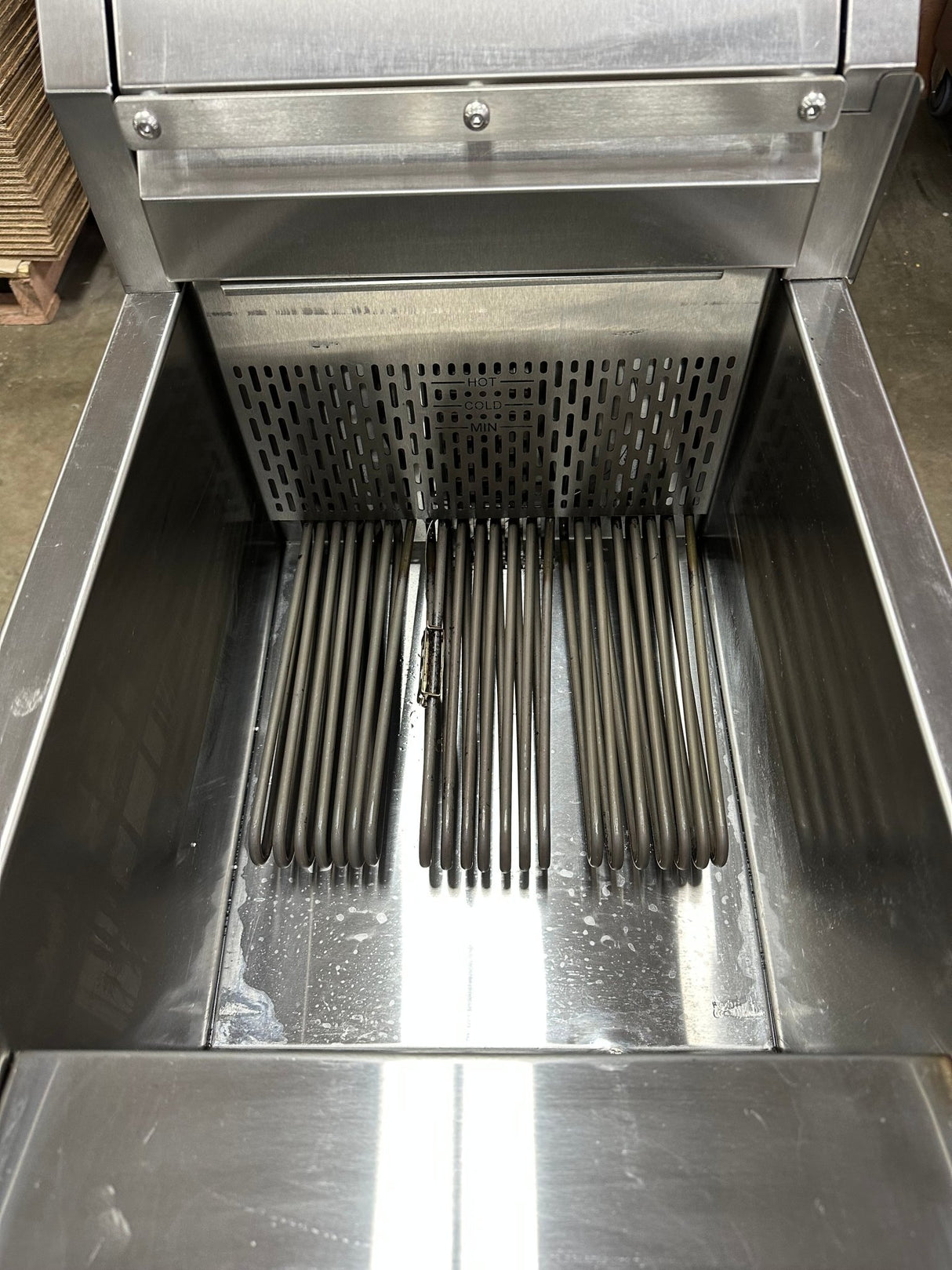Austheat AF812 Single Pan Fryer - Whisk Hospitality - 3PA-1907-CL-AF812-846