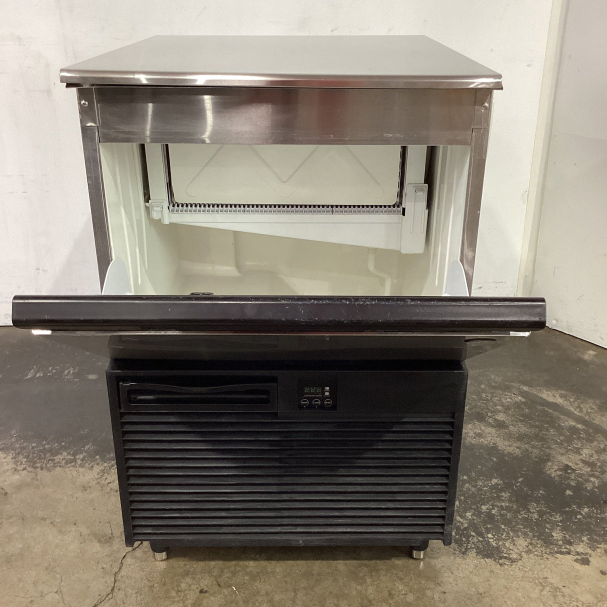 Hoshizaki KM - 80C - HC Ice Machine - Whisk Hospitality - 776885