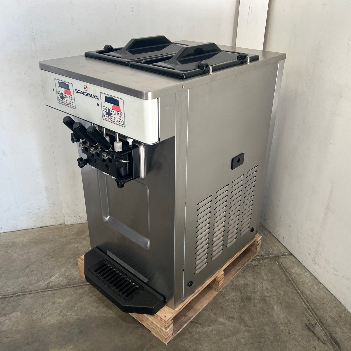 Spaceman 6235 - C Ice Cream Machine - Whisk Hospitality - 857027