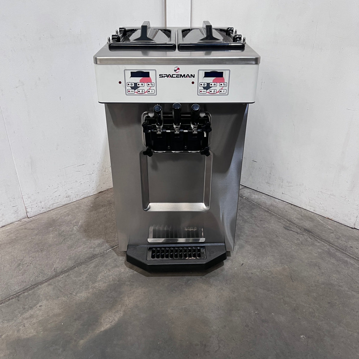 Spaceman 6235A - C Ice Cream Machine - Whisk Hospitality - 895355