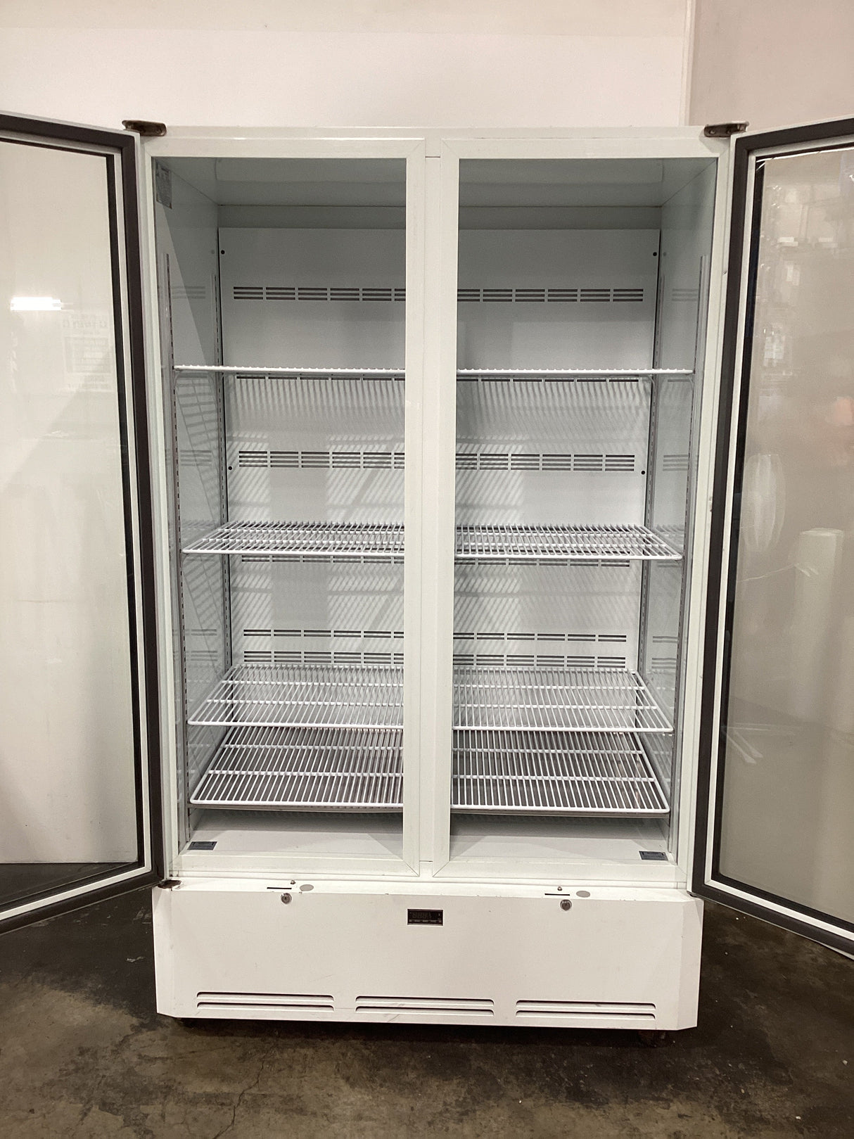 CyberChill CCB1000 Upright Fridge