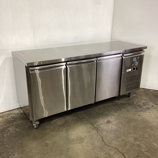 FED-X XUB6F18S3V Underbench Freezer