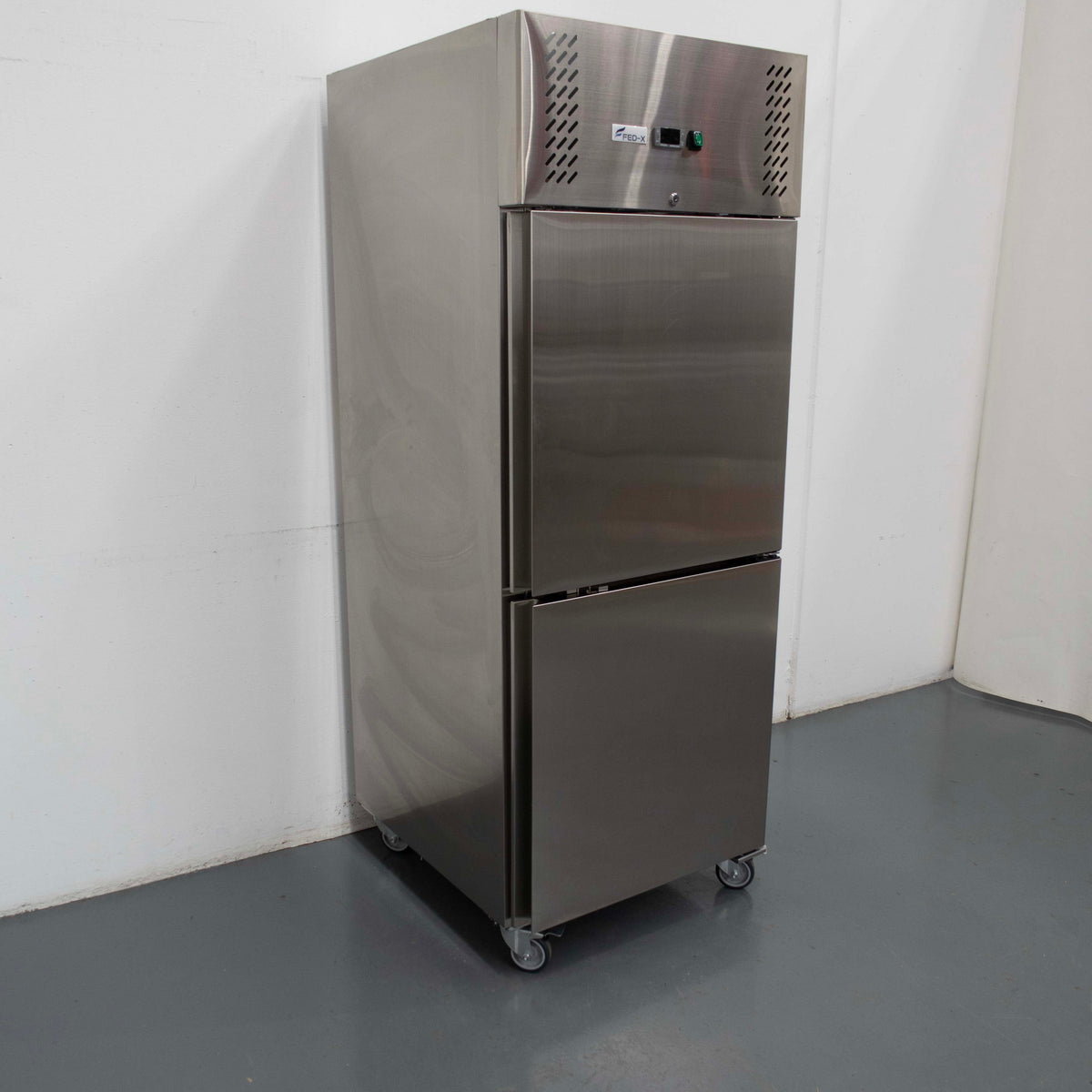 FED-X XURF650S1V Upright Freezer