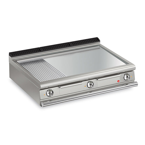 BARON 3 Burner Electric Fry Top With 2/3 Smooth 1/3 Ribbed Chrome Plate And Thermostatic Control