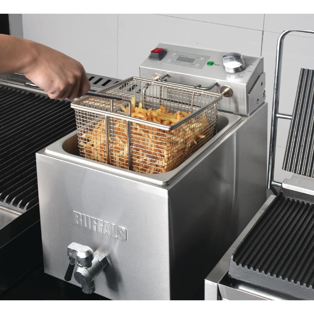 Apuro Single Fryer with Timer - 1x8Ltr - 2.9kW FC374 - A - Whisk Hospitality - FC374-A