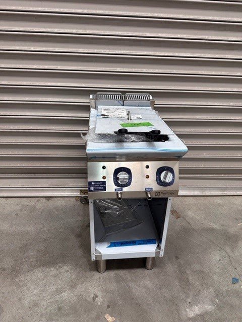 Electrolux E7FRED2A00 700 Series Electric Fryer + Cupboard Base - Whisk Hospitality - 3PA-8767-4020002.371074