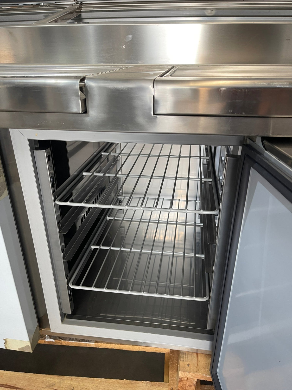 Desmon FPTM3N3G - 80 Pizza Prep Fridge - Whisk Hospitality - 3PA-4290-U0454