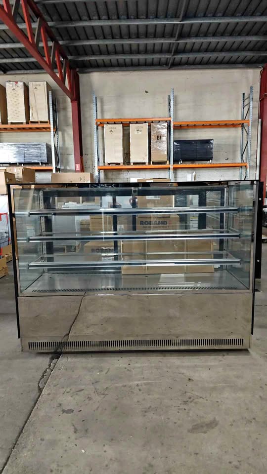 Bonvue Modern GAN-1800RF3 Cake Display - Whisk Hospitality - 3PA-1296-GAN-1800RF3