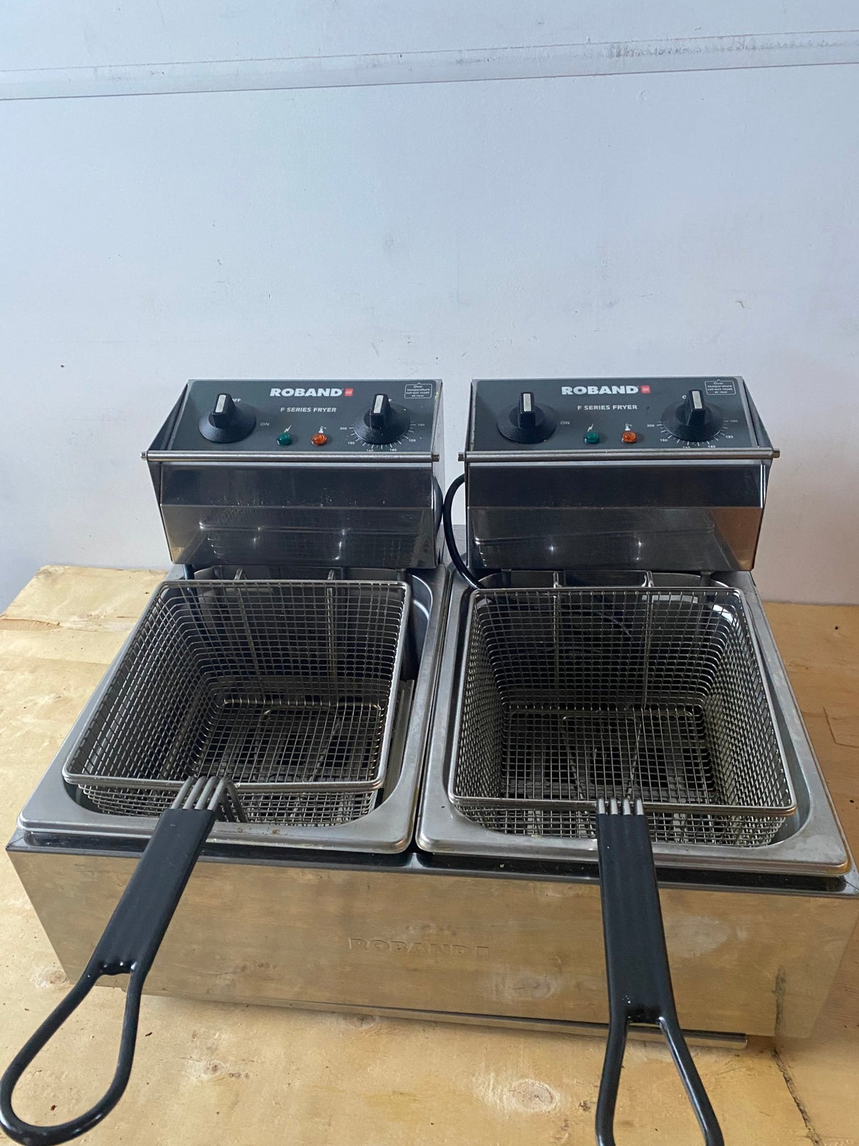 Roband F25 Countertop Fryer - Whisk Hospitality - 3PA-7259-F25
